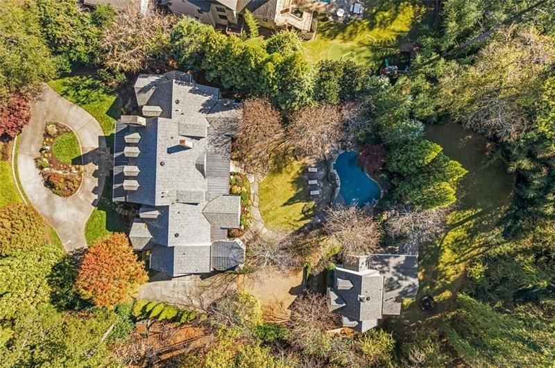 Building Photo - 5000 Long Island Dr