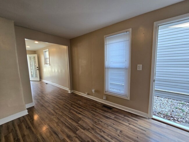 Building Photo - Charming 3 Bedrooms, 2 Full Bathroom Home!...