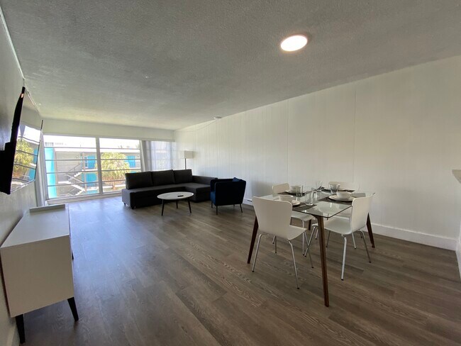 Building Photo - 601 N Rio Vista Blvd