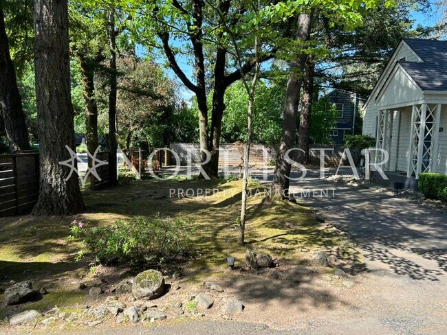 Building Photo - Newly Remodeled Lake Oswego Cottage With Lake Access.
