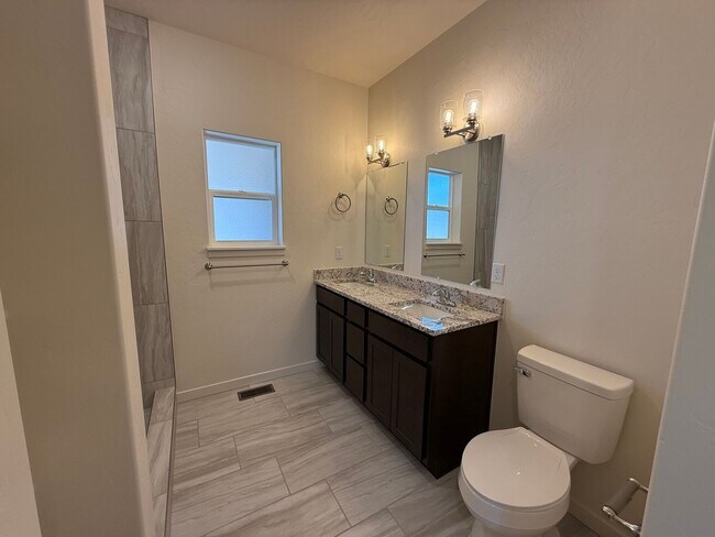 Building Photo - 2138 Brookfield Dr