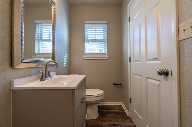 Building Photo - Gorgeous 3 Bedroom 2 Bathroom Home in Fort Smith