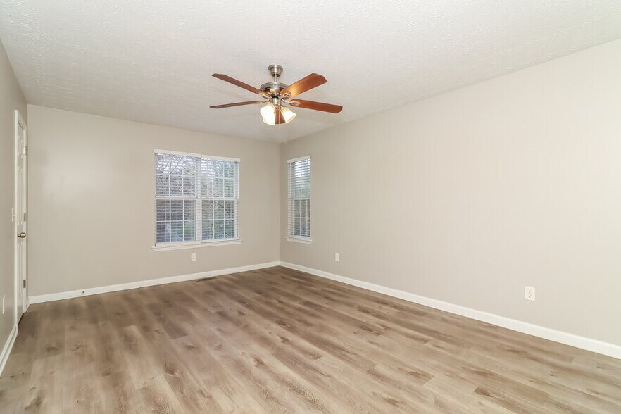 Building Photo - 5875 Bellingrath Way