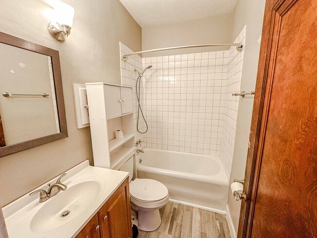 Building Photo - Move In Ready Gem on Lowe Rd. - West End