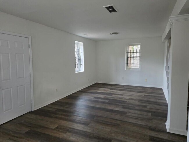 Building Photo - 210 Ormond St SW