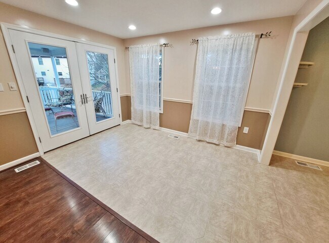 Building Photo - 417 Debbi Ct