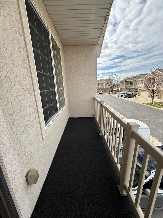 Building Photo - Beautifully Updated Foxboro Townhome – Steps from Nature Trails