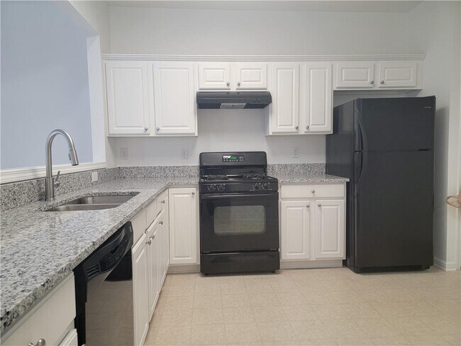 Building Photo - 2448 Fairlie Dr