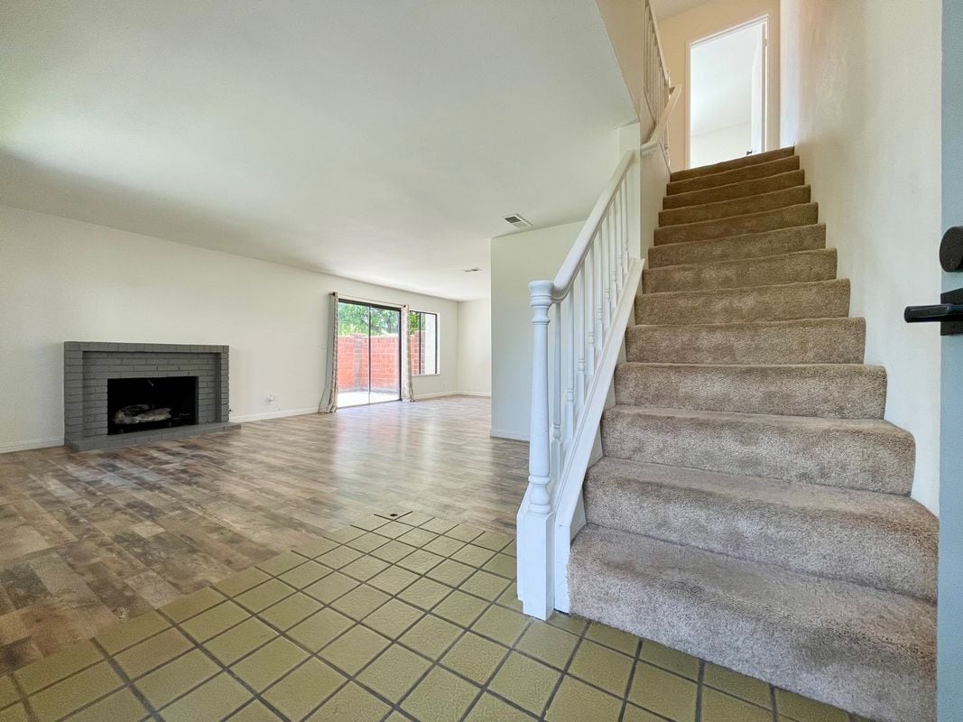 Building Photo - 1629 Sherwood Village Cir