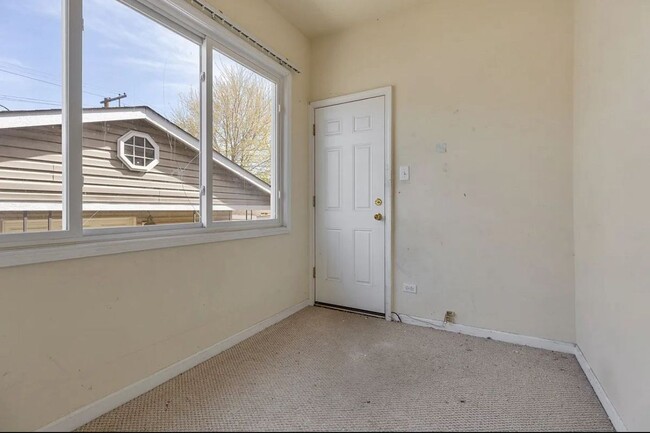 Building Photo - 722 E 91st Pl