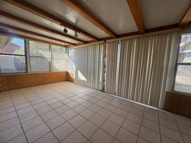 Building Photo - 2000 S Richardson Ave