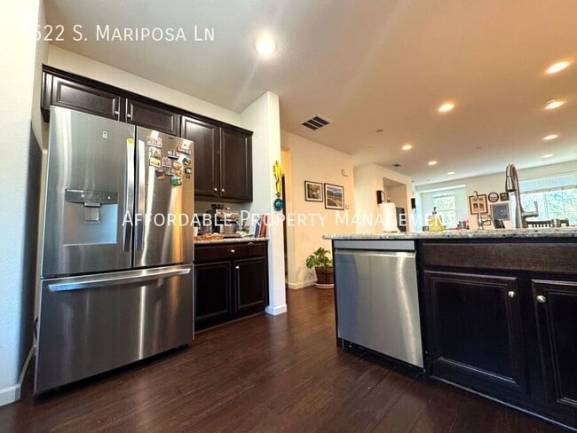 Building Photo - 6622 S Mariposa Ln