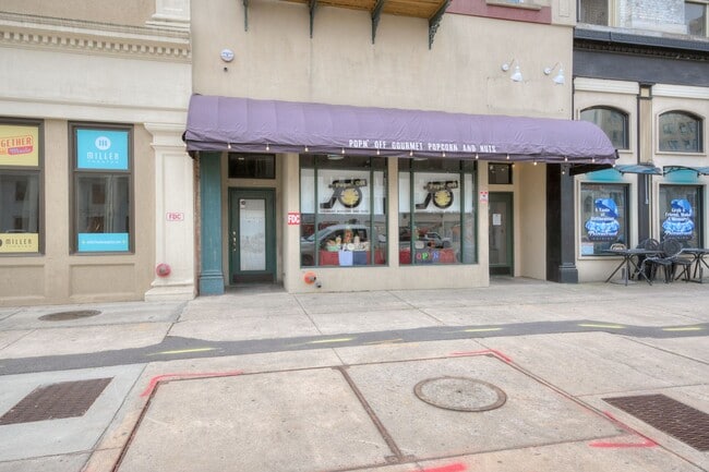 Building Photo - 1 Bedroom Apartment Downtown