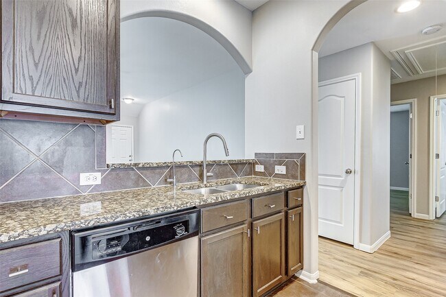 Building Photo - 12943 Pecan Shores Dr