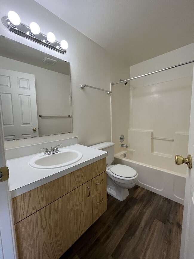 Building Photo - 1402 N Raymond St