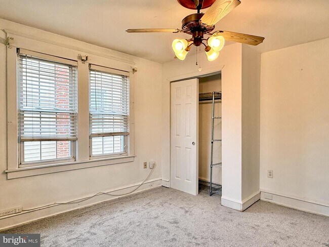 Building Photo - 7041 Harvey Ave