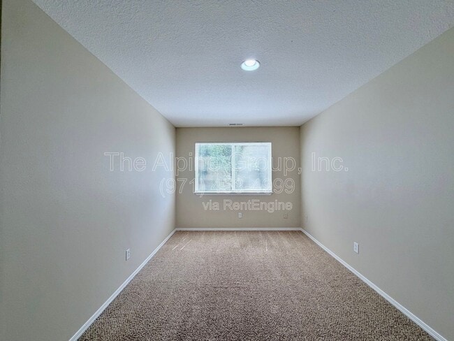 Building Photo - 3986 SW Pinewood Way