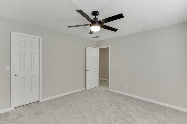 Building Photo - 2421 Elkhorn Ter