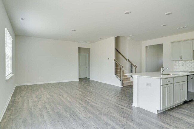 Building Photo - "Spacious 5-Bedroom Haven in Fuquay-Varina!"