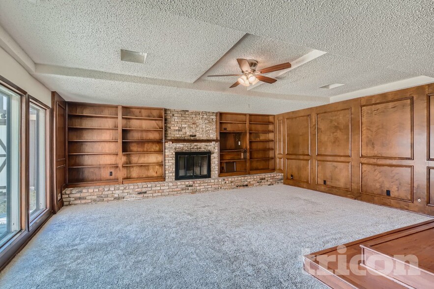 Building Photo - 1316 Lexington Dr