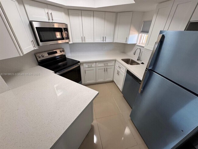 Building Photo - 8205 Lake Dr