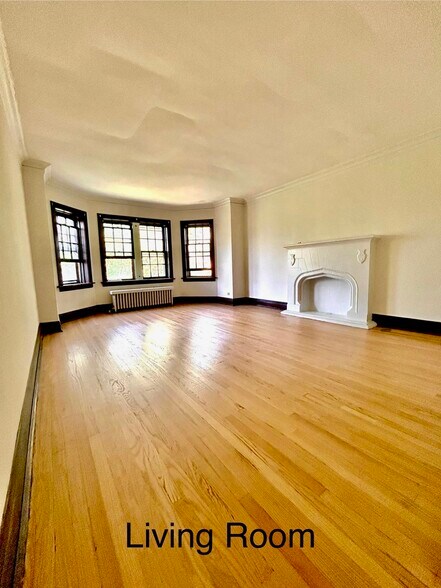 Building Photo - 704 S Maple Ave