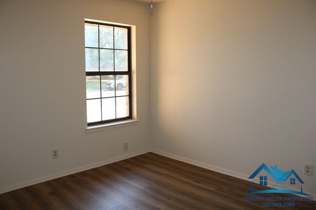 Building Photo - For Rent - 3 Bed/ 2 Bath in Capitol Heights