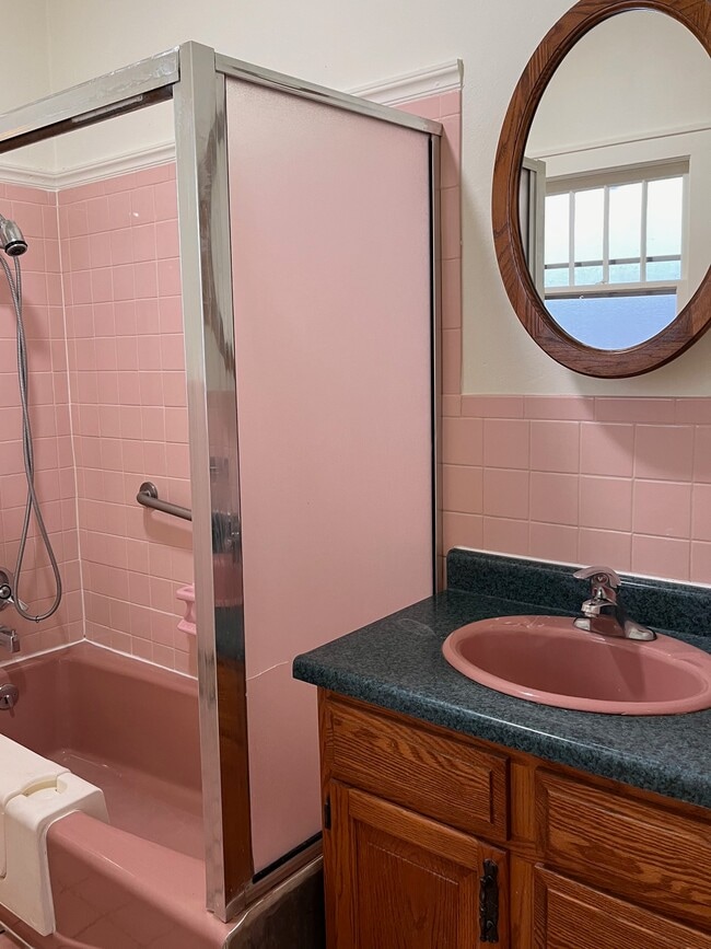 Building Photo - 1322 Lake Ave