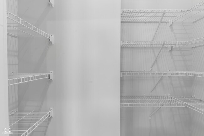 Building Photo - 812 Kinzer Ave