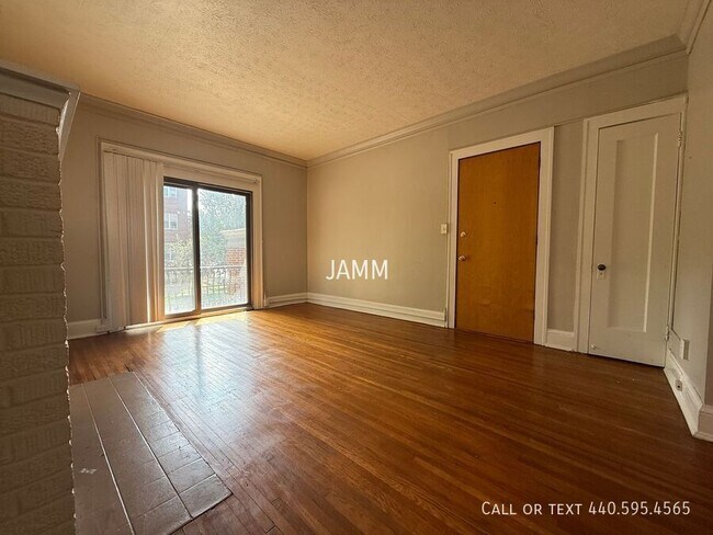 Building Photo - 2773 Hampshire-Unit 5