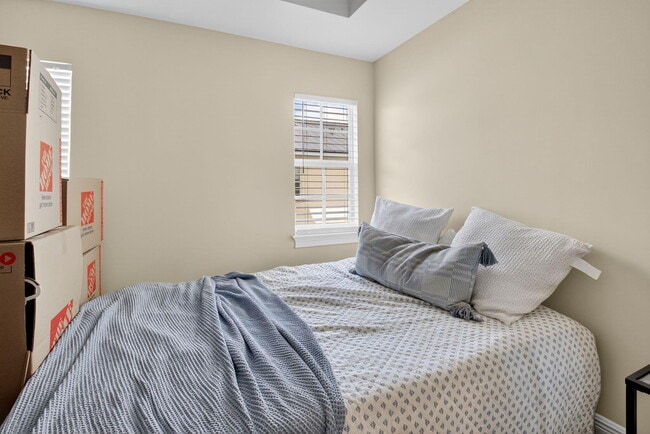 Building Photo - 1054 E Heritage Club Cir