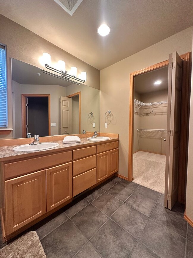 Building Photo - Beautiful Fancher Heights Home for Rent