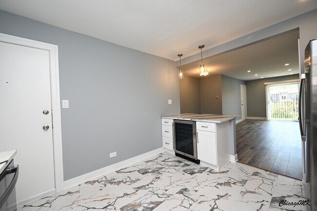 Building Photo - 9381 Bay Colony Dr