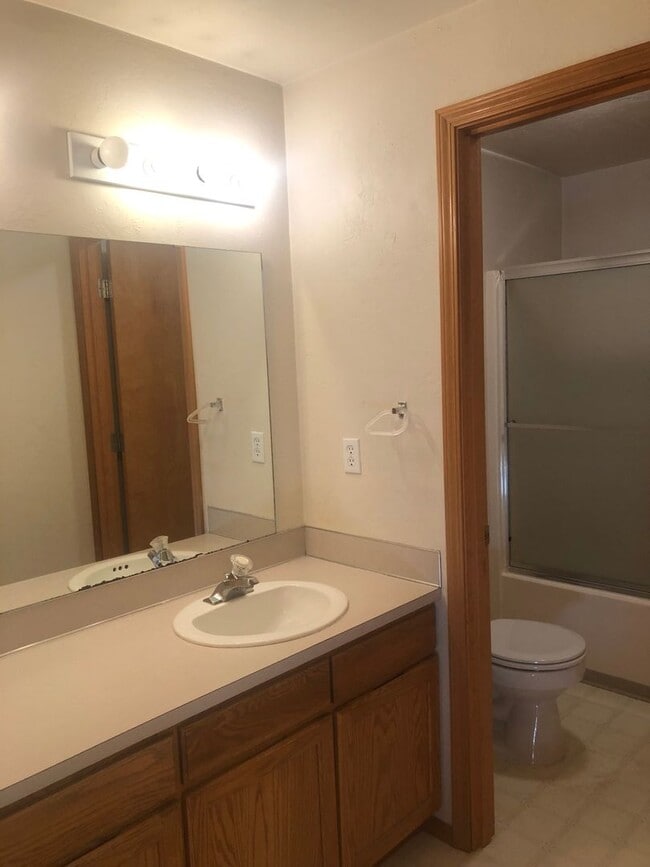 Building Photo - 2-Bedroom Duplex in Prime Corvallis Location!