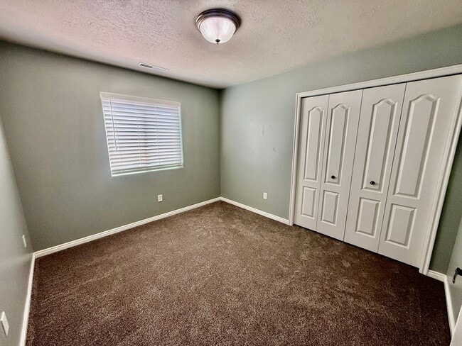Building Photo - Adorable Home is Mirage Estates at Southgate