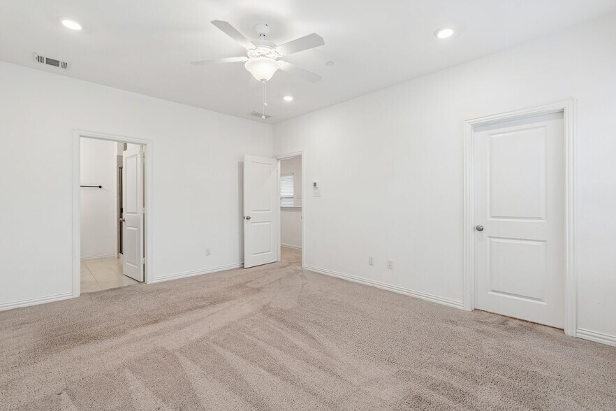 Building Photo - 2215 Adena Springs Dr
