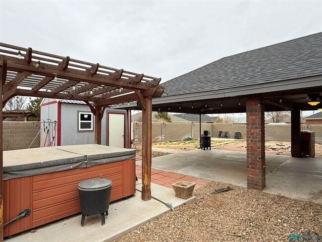 Building Photo - 1347 Oakwood Cir