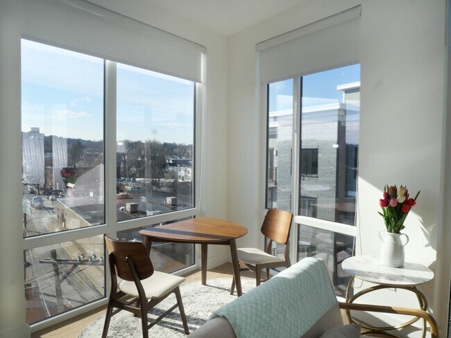 Building Photo - 38 Hichborn St