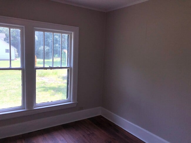 Building Photo - ****JUST REDUCED****495 Woodruff St. Court...