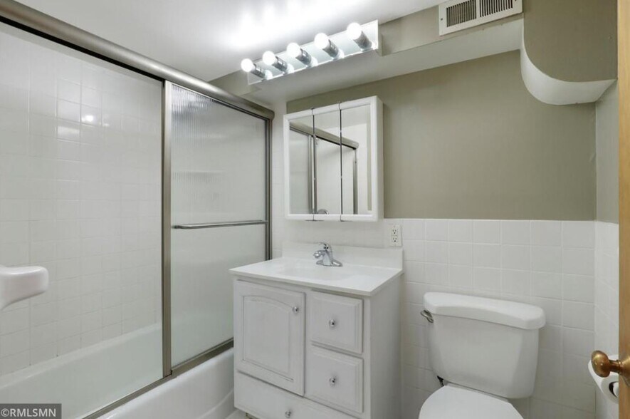 Building Photo - 1790 Marshall Ave