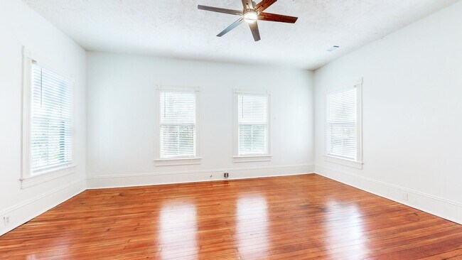 Building Photo - 123 W 41st St