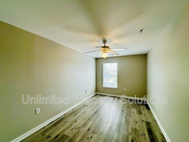 Building Photo - 376 S Kerr Ave