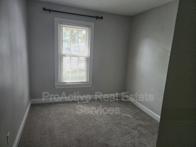 Building Photo - 674 Lord Dunmore Dr