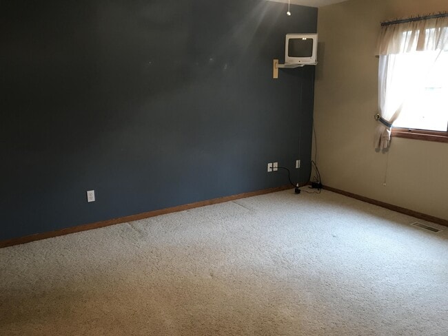 Building Photo - 783 Holly Creek Dr