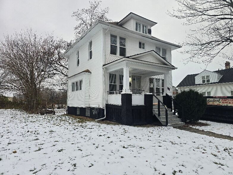 Primary Photo - 809 Algonquin St