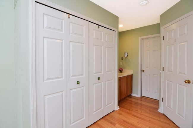 Building Photo - 4471 Hillside Ct