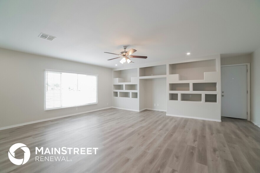 Building Photo - 8505 W Windsor Ave