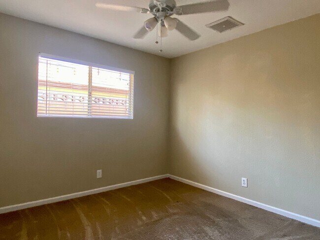 Building Photo - AVAILABLE NOW!!