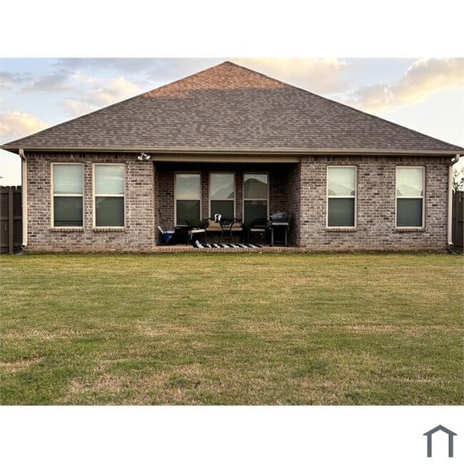 Building Photo - 127 Rita Ann Wy