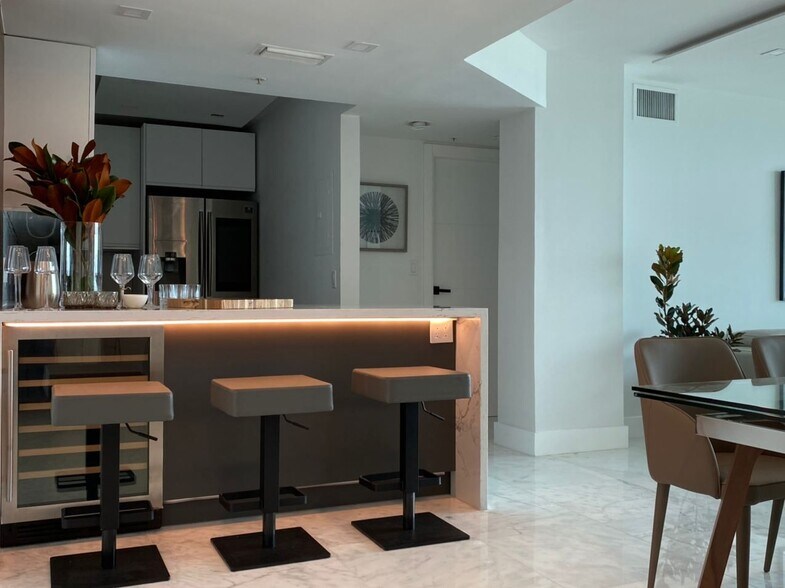 Building Photo - 800 Claughton Island Dr